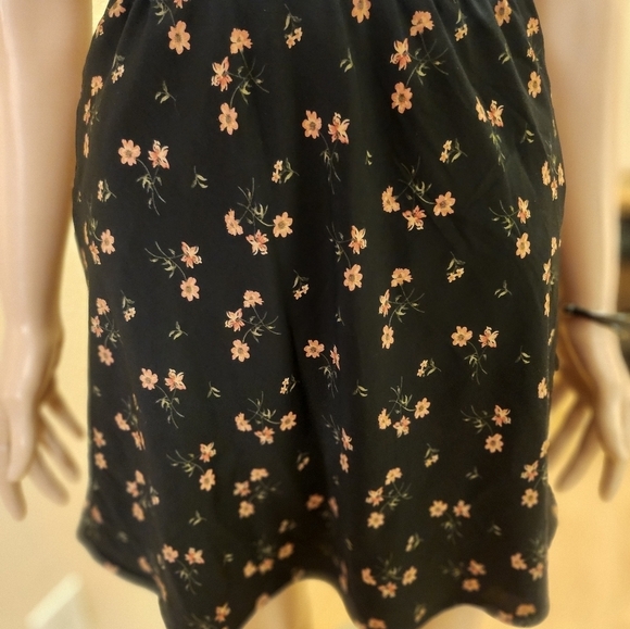 Hollister Ditsy Floral Black Skirt With Peachy Pink Flowers, XS - Picture 6 of 9